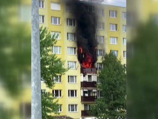 Pri ničivom požiari zomrela 77-ročná dôchodkyňa. Plamene narobili ťažkosti aj ďalším rodinám