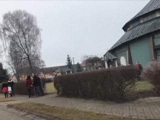 Na Orave videli vychádzať desiatky ľudí z kostola aj napriek zákazu