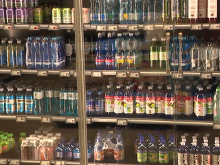 Predaj sladených nápojov klesol, výrobcovia hovoria o vplyve zavedených daní