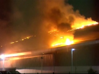 Olympijský štadión v plameňoch. Hasiči zasahovali celú noc