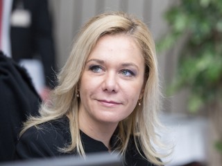 Opozícia nazýva novelu zákonom chrániacim korupciu. Saková ju vyzdvihuje