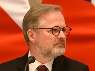 Účet českého premiéra napadli hackeri. Šírili dezinformácie o ruskom útoku