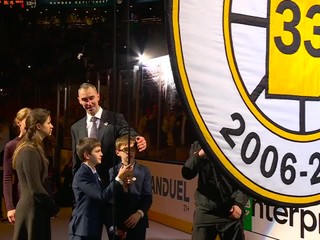 Chára legenda. Boston vyradil dres s číslom 33