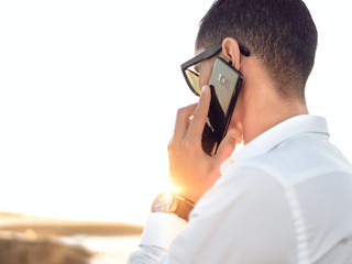 Spôsobuje každodenné používanie mobilných telefónov nádor mozgu? Konečne vieme odpoveď!