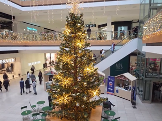 Slováci si nechali nákup Vianočných darčekov a potraviny na poslednú chvíľu