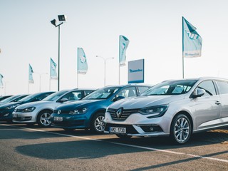 Zdraženie zánovných áut na slovenskom trhu je väčšie   ako inflácia. Medziročne ich cena narástla až o 13,4 %