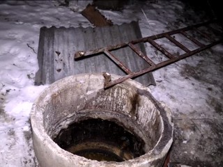 Mužovi sa stal osudným pád do žumpy