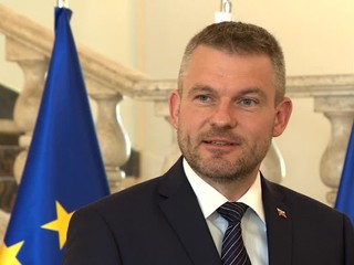 Pellegrini a golier. Na verejnosti ho nenosí, cíti sa v ňom nekomfortne