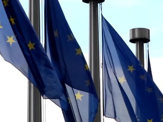 Povolebná neistota v Nemecku znervózňuje celú Európu, Angele Merkel výrazne ubúda sila