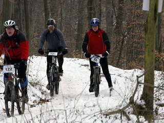 Súboj bikerov a snehu v Stupave