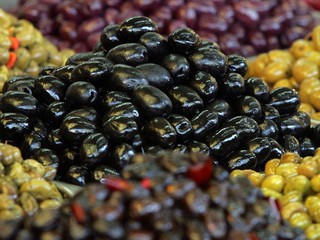 TOTO je rozdiel medzi zelenými a čiernymi olivami