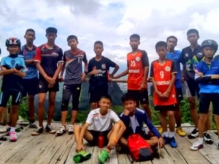 Utečenec Adulo (14) hovorí piatimi jazykmi. Záchranárom v jaskyni veľmi pomohol