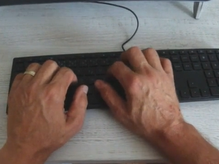Mal úchylku, ktorá ju obťažovala: Fetišistu na internete vyšetruje polícia