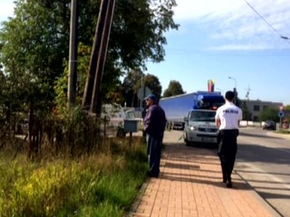 Tínedžer vletel nákladiaku medzi nápravy. Zrážku neprežil