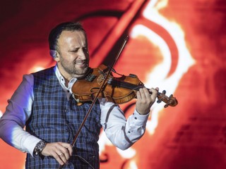 Skladba Hej sokoly je v angličtine. Ľudia si ju môžu spievať aj za hranicami