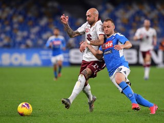 Lobotka pri výhre Neapola, Vavro zo striedačky zúfa za reprezentáciou