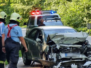 Desivá zrážka vozidiel zastavila premávku: Zasahovať musel aj vrtuľník