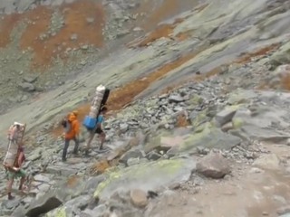 VIDEO: V Tatrách sa konali unikátne preteky vysokohorských nosičov