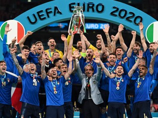 Taliani majú po penaltách druhý titul majstrov Európy, Angličania sa doma nedočkali prvého