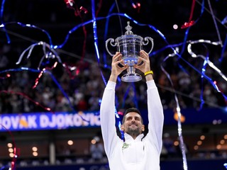 Djokovič získal štvrtým triumfom na US Open 24. grandslamový titul. Uctil si TÚTO legendu