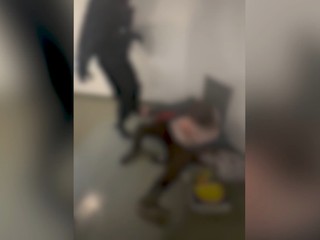 Trojica SBS mučila, rezala a bila bezdomovcov, incident natáčali na mobil