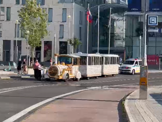 Bizarná zrážka v centre Bratislavy: Turistický vláčik zrazil dve osoby