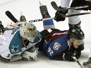 Víťazstvo Sharks, hetrik Marleaua