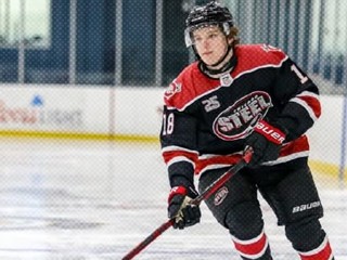 KAZDA skóroval, ďalší traja mladí slovenskí hokejisti asistovali