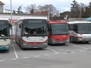 VIDEO: Vodič autobusu sa správal agresívne, seniora vyhodil z dverí