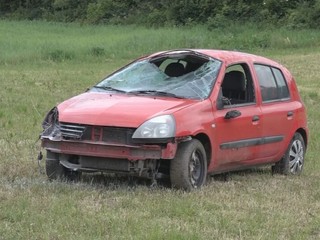 Vodič nezvládol zákrutu a amputoval si ucho