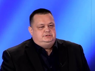 Rizikové skupiny ľudí by mali zvážiť očkovanie proti covidu, vyhlásil Mikas