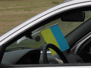 Ukrajinské autá bez vodičov policajti pokutovať nevedia. Česi našli riešenie