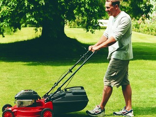 V nedeľu si nepokosia. V obci na severe Slovenska je zakázané všetko hlučné