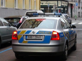 Chlapec brutálne zbil dvoch školákov, druhý to nakrúcal