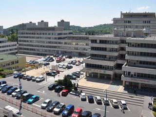 Zdravotníci adresovali list verejnosti. Nesúhlasia s výmenou riaditeľa NÚDCHu