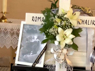 S Romanom sa rozlúčilo viac než sto ľudí. Rodičia žiadajú trest