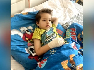 Telocvičňa školy sa premenila na odberné miesto. Rodičia darovali krv malému prváčikovi