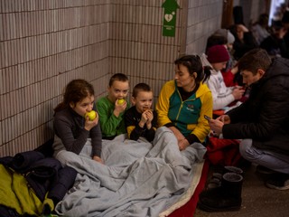 Prvé ambulancie pre malých utečencov z Ukrajiny riešia aj problém s očkovaním detí