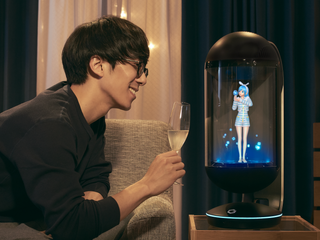 Budú v budúcnosti riešiť  problém osamelých ľudí hologramy?