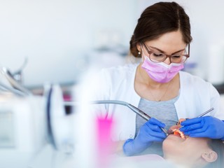 Obávate sa demencie? Mali by ste dbať na ústnu hygienu!