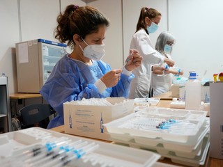 Zákaz vychádzania, zatvorené reštaurácie. Zlepšuje sa v okresoch epidemická situácia? Pozrite, ako je na tom ten váš