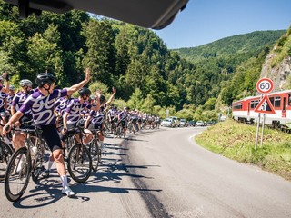 Môže cyklista predbehnúť vlak? Zisťovať to opäť budú na Orave