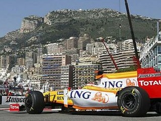 Na VC Monaka pole position pre Buttona, Hamilton vrazil do bariéry