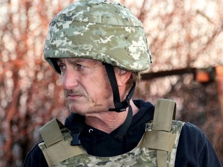 Sean Penn sa pohrával s myšlienkou, že sa chopí zbrane proti Rusom