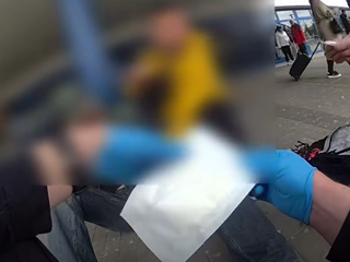 VIDEO: Hádka vyústila do útoku. V Trnave bodli muža priamo pri stanici