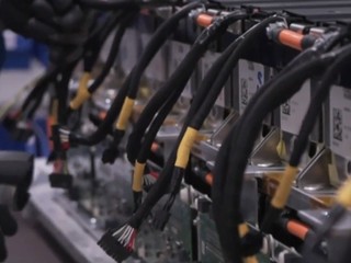 Na Slovensku vznikne gigatováreň na autobatérie. Akých ľudí bude potrebovať?