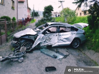 Smrteľná havária v Klenovci: Náraz do stĺpa stál vodiča život