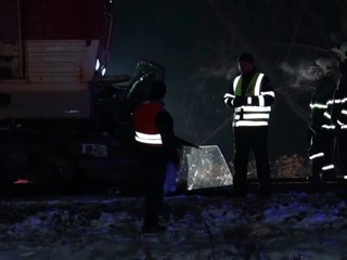 Tragická zrážka vlaku s osobným autom: Vodič bol na mieste mŕtvy