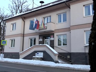 Desať obecných poslancov vo Varíne čelí obvineniu. Nehlasovali za zmenu názvu Ulice Jozefa Tisa