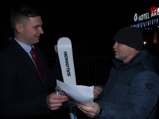 Výherca SMS súťaže o lyže od bratov Žampovcov si prevzal svoju cenu